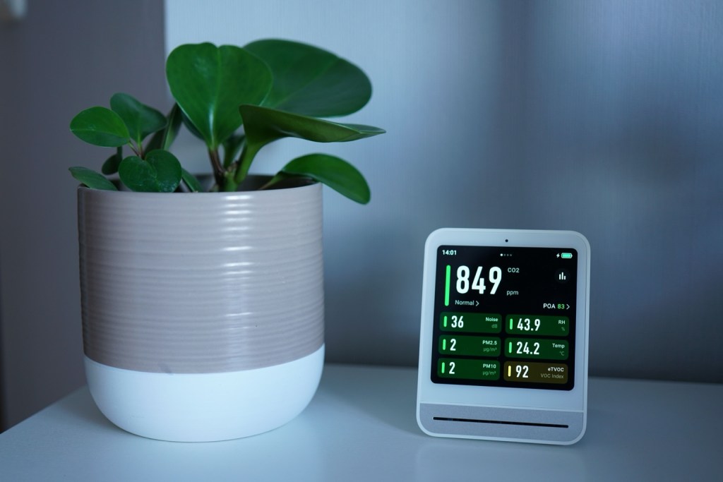 Do You Really Need an Air Purifier? How to Choose What&nbsp;Helps